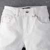 メンズジーンズメンズが苦しむスリムデニムパンツストリートウェアホワイトY2Kストレッチラインストーン刺繍損傷したリブパッチリッピングスキニー