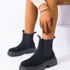 Stivali Scarpe da donna 2023 Slip On da donna Punta tonda invernale Solid Flock Piattaforma a botte corta Prova dell'acqua Romana