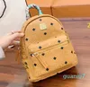 Moda de luxo laranja rebite sacos escolares designers rebites mochila preta