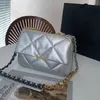 19 Serisi Seri Numarası ile Kadın Metalik Kapitone Torbalar Gümüş Altın Metal Donanım Zinciri El Totes Çapraz Koyu Omuz Çantaları Arka Pouch ile Woemen için 25cm