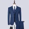 Мужские костюмы 2023, весенне-осенний корейский комплект из трех предметов, модный нарядный костюм, платье для выступлений, платье жениха
