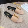 30% DI SCONTO Scarpe sportive 2024 Shengjia High Edition Estate Nuove scarpe da donna Pantofole a una linea che indossano sandali con tacco basso con fibbia in metallo con fondo piatto all'esterno