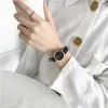 腕時計のファッションラウンドクォーツレトロダイヤルダイヤルカジュアルリストウォッチレザーストラップ防水腕前の女性用ファッショナブルな時計