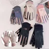 Los guantes de ciclismo protegen sus manos de los elementos con estos dedos completos repelentes al agua adecuados para hombres y mujeres