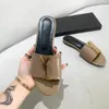 Designer kvinnors tofflor nya metallbokstäver sommarstrand utomhus sandal bild mode läder breda platt flip-flops