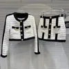 Zweiteiliges Kleid PREPOMP Herbstkollektion Schwarz Weiß Kontrastfarbe Metallknöpfe Tweed Kurze Jacke Minirock Zweiteiliges Set Outfits GL541 231202