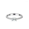 Bagues de cluster KM187 Lefei Mode Luxe Tendance Classique Moissanite Mince 0.5 CT Rectangle Pour Charme Femmes S925 Argent Parti Bijoux Cadeau