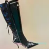 Cagole kniehohe Stiefel aus Lammleder, Nietenschnalle, verzierter seitlicher Reißverschluss, spitzer Zehenbereich, Stiletto-Absatz, hoher Stiefel, Luxus-Designer-Schuh für Damenfabrik