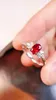 Pierścienie klastra 6985 Solid 18k złota natura 0,64ct gołębi Blood Red Ruby Diamonds Women Fine Biżuter