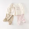 Pijamas Dave Bella Conjunto para niños Traje de pijama para niña y niño Moda de otoño Casual Tejido polar a cuadros de dos piezas DB3236603 231202