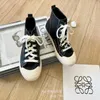 17% DI SCONTO Scarpe sportive 2024 Velvet Board New Lace Up High Top Biscuit Fashion Casual Little White Single Shoes