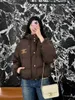 Women's Down Parkas Ce23 Autumn and Winter New Classic Triumphal Arch Leather Logo fylld Full National Standard 90 White Duck Down Löstagbar kappa