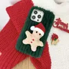 Année Téléphone portable Nouveaux étuis Joyeux Noël Arbre Bottes en peluche Étui de téléphone iPhone 15 14 13 11 Pro Max Cheveux rouges Fourrure chaude Couverture souple 231026