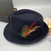 Basker män kvinnor retro svart justerbar ullblandning klassiska homburg hattar fjäderband fedora mössor trilby sunhat jazz vinter varm lm12