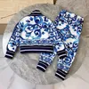 Set di abbigliamento di lusso per bambini 2023 Design di stampa Autunno Ragazze Manica lunga Collo alto Cappotto Top Gioventù Pantaloni dolci Set 231202