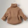 Zestawy jesienne zima chłopcy dziewczynki golfowe kaleki dzieci pullover top solidny kolor dzianin dzieci ubranie 231202