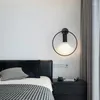 Lampa ścienna Nordic Proste LED z kutego żelaza sypialni lampy nocne Kreatywne krawędź kółka na korytarze światła wystroju domu