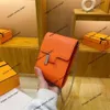 Kadınlar Lüks El çantası Tasarımcı Crossbody Çanta Cüzdan Metal Düğmesi Switch Küçük Kare Çanta Moda Çok yönlü zincir Tek omuz Messenger Çantası Fabrika Satışları