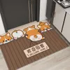 Dessin animé mignon panda grattant la boue et frottant la terre sur le tapis de pied. L'entrée peut être coupée avec un tapis de sol en cercle de soie antidérapant. pour la salle de bain