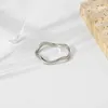 Cluster-Ringe, wasserdicht, 18 Karat vergoldeter Edelstahl, gewellter Ring für Damen, Metall-Charm, Stapelschmuck, Geschenk