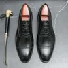 Anzugschuhe für Herren, modisches Derby-Leder mit spitzen Schnürsenkeln und vielseitigem Business-Schuh in Schwarzbraun, Größe 38–44