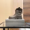 Zapatos deportivos 2024 Paris Family Botas de cuero para mujer Otoño / Invierno Edición alta Piel de cordero Cremallera trasera Moda Versátil Bota corta Lote