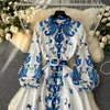 Sıradan Elbiseler Sonbahar Pist Mavi Çiçek Elbise Kadınlar Stand Uzun Kollu Tek Göğüslü Çiçek Baskı Kemeri Tatil Boho Maxi Vestidos 2024