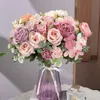 Ghirlande di fiori decorativi 1PC Seta artificiale Rosa Peonia Bouquet Ortensia Garofano Vasi per la casa Festa Inverno Decorazione di nozze Pianta finta 231202