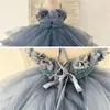Flickaklänningar Flower Princess Decal Fluffy Tulle Custom Ball Gown Up Golvlängd Första nattvardsjubileumsaktivitet