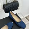 Tasarımcı Tekne Ayakkabısı Yamaç Tasarladı Channeliness Ayakkabı Tüvey Deri Yay Bale Daireler Moda Kadınlar Kapitone Spor Ayakkabıları Yapıldı İtalya'da Kadın Balıkçı Ayakkabı 35-41