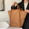 이브닝 가방 한국의 가짜 모피 대용량 버킷을위한 고급 설계자 핸드백 지갑 2023 모방 Lambswool 양면