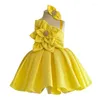 Robes de soirée en Satin jaune pour filles, tenue de soirée élégante, à fleurs, longueur aux genoux, épaules inclinées, pour enfants de 1 à 14 ans, concours d'anniversaire