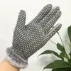 Guantes deportivos TTYGJ A prueba de frío Otoño e invierno para mujer Protector de muñeca cálido Antideslizante Polar Golf Manos izquierda derecha 1 par 231204