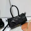 Tasarımcı yumuşak lüks kadın çanta yağ balmumu deri alışveriş kotları vintage siyah çift kayışlar çanta altın donanım üçgen metalik payetli tote moda çantası