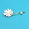 Broches à la mode pour femmes, broche élégante en alliage de fleurs blanches, petite marguerite, bijoux pour femmes, cadeau, décoration de chemise pour robe