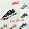 Running Kids Designer Scarpe per bambini 2002 Refined Future Castlerock Nero Talpa Crema Nightwatch Verde Tortora Sale marino Scarpe da ginnastica atletiche