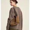 Kvällspåsar retro stor kapacitet mocka läder axelväska trendig enkel tote handväskor en hink underarm för kvinnor