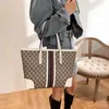 Sac de designer Stores pas cher 90% de réduction sur le sac au début du printemps conception haute capacité personnalisée de style étranger net net rouge portable sac262