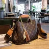 Factory online Old flower bucket large capacity New Single Shoulder Messenger Bag Hand women's bag259k