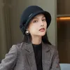 Berets Chic Cloche Hat Ladies Party Formal Felt Fedora 100% Wool Beret Woman Oregelbunden fascinator 231204