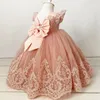 Robes de fille de fleur rose de luxe col carré en dentelle sans manches avec nœud robe de bal sur mesure robes de fête d'anniversaire