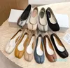 Tan Tabi Ballerina lägenheter Square Toe Cap Loafers Kvinnors lyxdesigners kalvskinn ensam mode casual klänningskor högkvalitativ fabrikskorstorlek