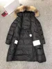 デザイナーの女性冬のジャケットデザイナージャケット冬ウォームロングジャケットコート本物のヘアタイベルトウォームコットンファッションレディースロングアンドショートコートZ6