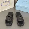 امرأة منصة Sandal Slipper Slides Raffia نسج باطن الكروشيه المثلث-السطحي مع حذاء المعادن المعدني مصمم فاخر الصيف مع صندوق 35-40