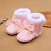 Сапоги, детские теплые снежные плюшевые туфли на утепленной мягкой подошве с бантом и украшением, прогулочные пинетки для новорожденных, противоскользящая обувь для маленьких девочек