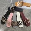 Gestickte Stoffrutschen Hausschuhe Schuhe Schwarz Beige Mehrfarbige Stickerei Mules Womens Home Flip Flops Casual Sandalen Sommer Leder Flache Rutsche Rubbe O4BW #