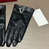 Gants chauds en cuir de diamant de lettre de créateur de mode de luxe pour hommes et femmes, gants d'équitation d'hiver de ski, gants à cinq doigts, gants à écran tactile