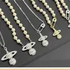 Pinzirkon-Anhänger Saturn-Halskette für Damen Gold Herrenkette exquisite luxuriöse Planet Pin-Halskette Modische Diamanteinlage 9252445