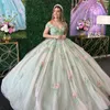 薄緑色の光沢のある見事なバハマ甘い16 QuinceaneraドレススパンコールレースアップリケボールガウンVestido de 15 ANOSレースアップ