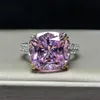 Klusterringar 100% 925 Sterling Silver Pink Lab-Moissanite Diamond Topaz Gemstone Wedding Förlovningsring Fina smycken gåvor för W2941